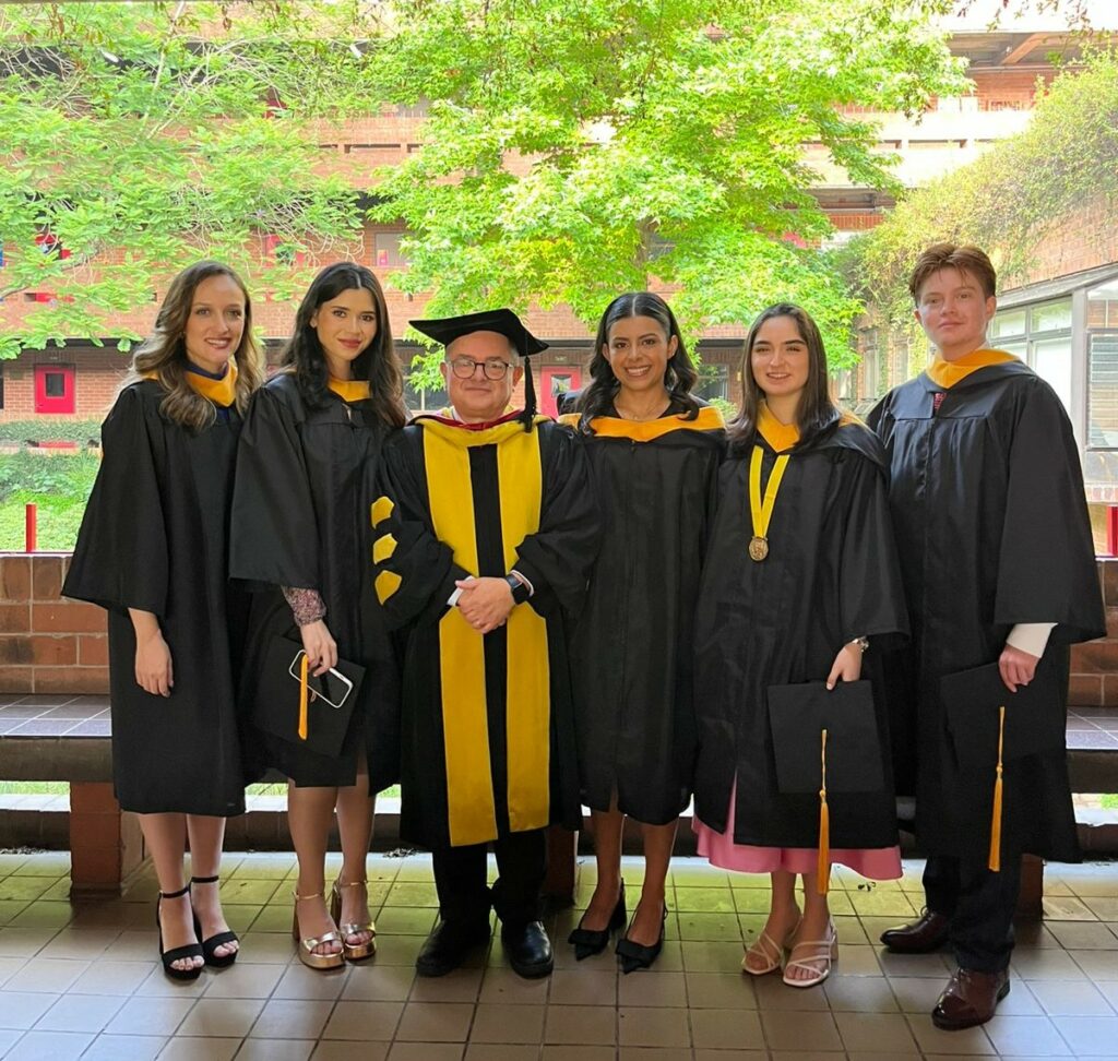 Graduandos y Decano Medicina UFM